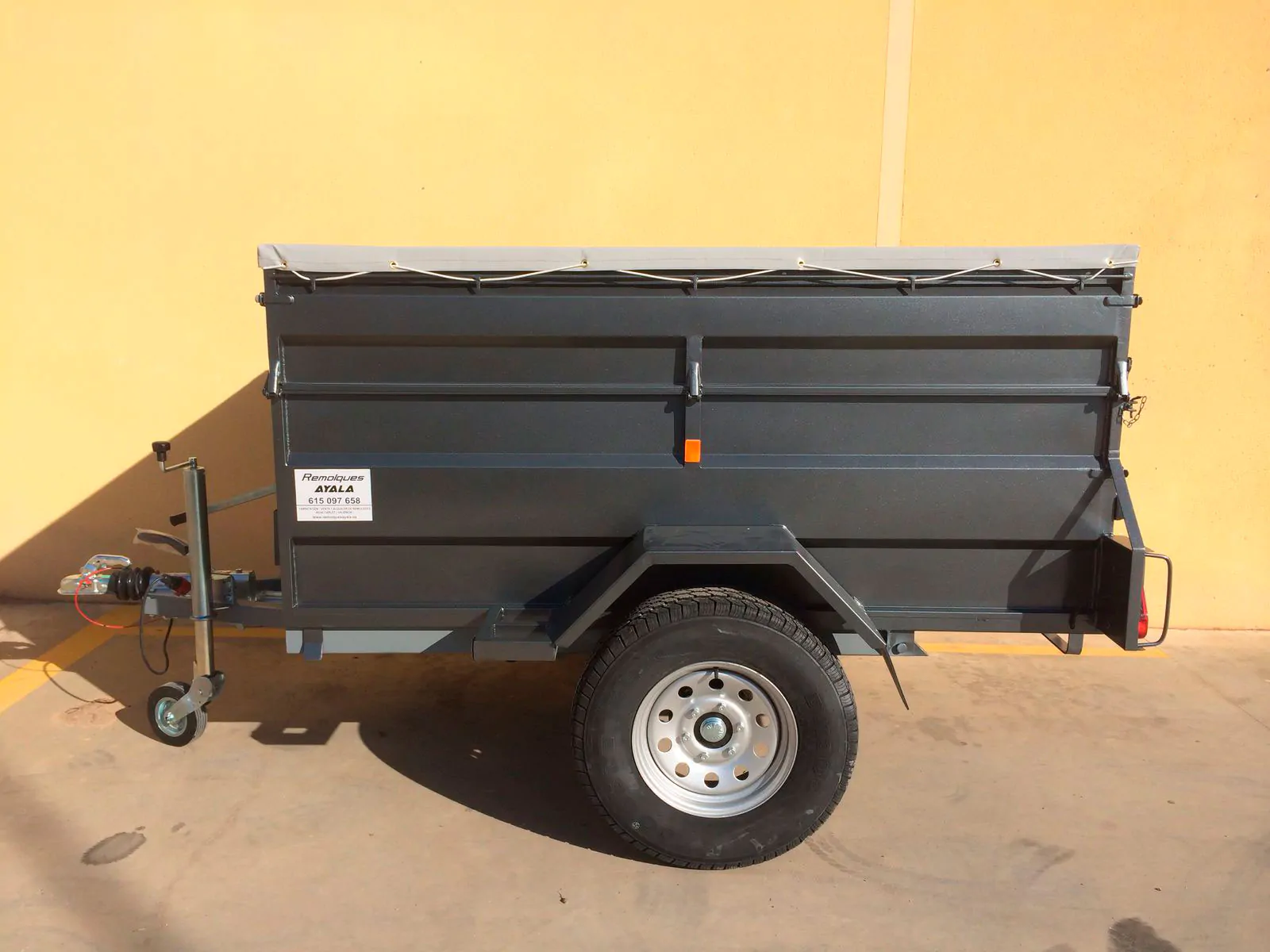 Remolque 4×4 basculante hidráulico + freno de inercia 2.000 x 1.300 x 600 + 350 – Mma 750 kg – Image 2