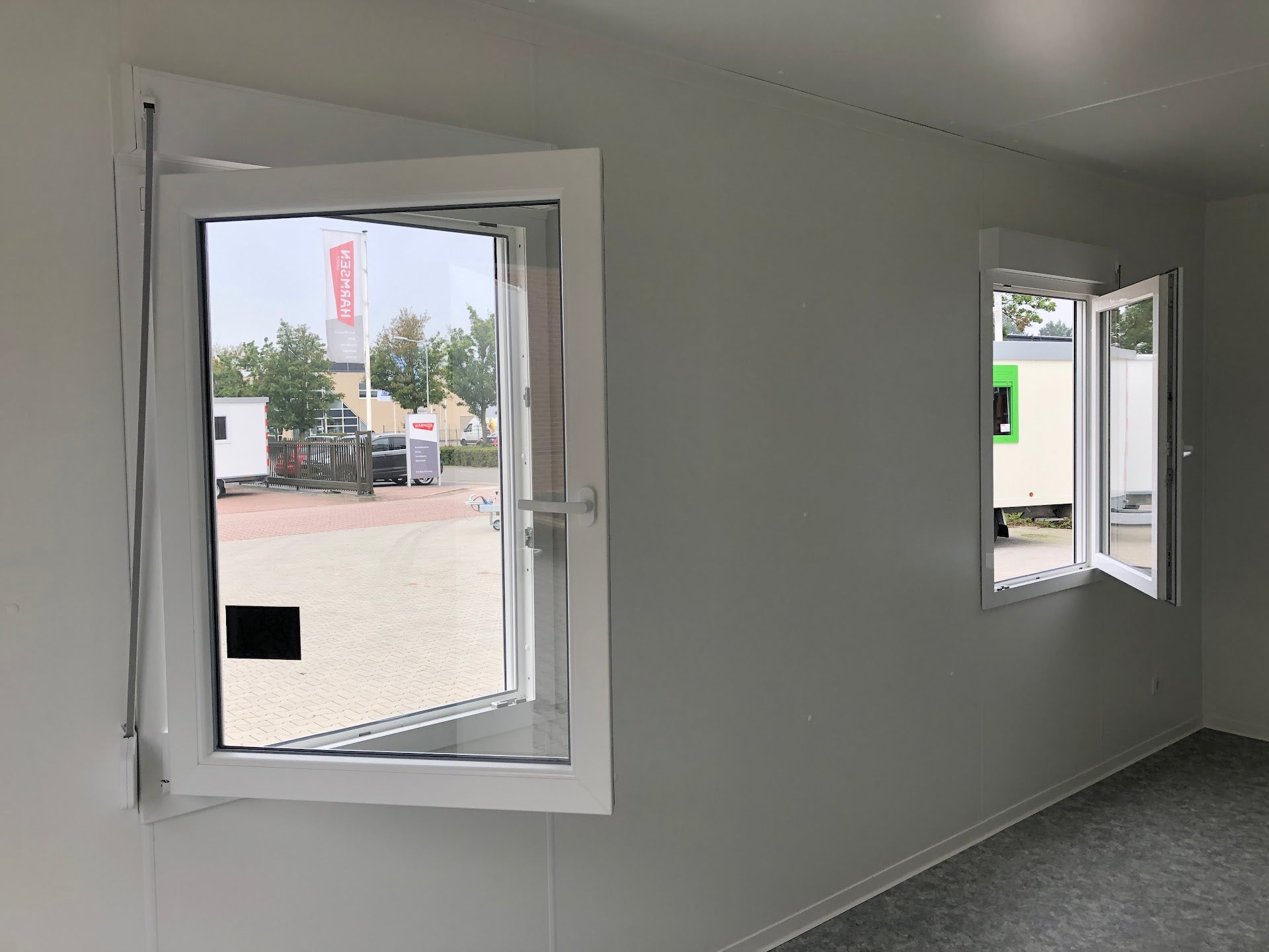 CONTENEDOR DE OFICINA 6 X 3 M CON DOS VENTANAS LATÉRALES – Image 11