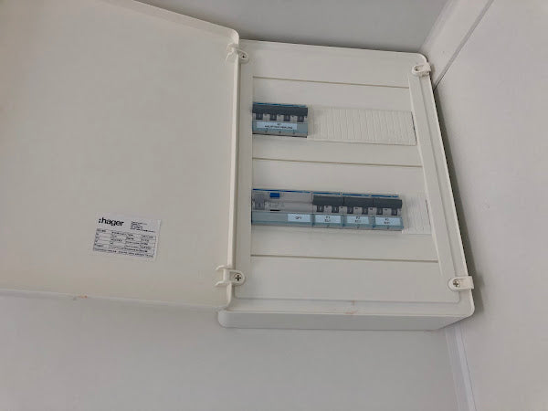 CONTENEDOR DE OFICINA 6 X 3 M CON DOS VENTANAS LATÉRALES – Image 12