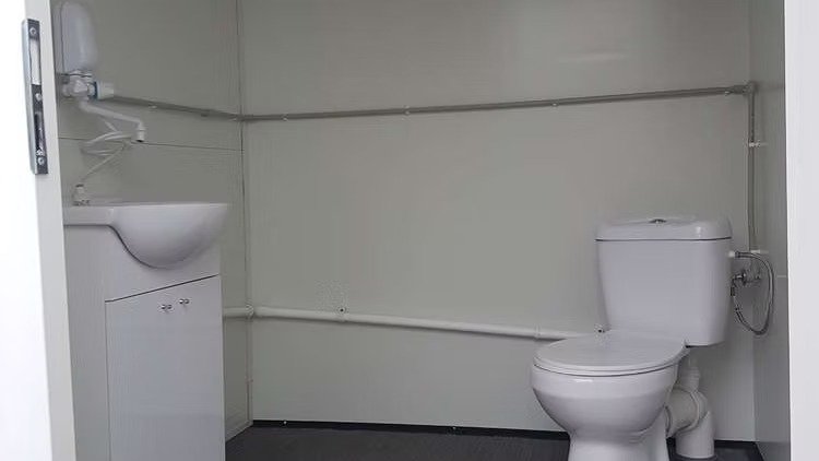 Remolque Sanitario con Doble Aseo – Image 3