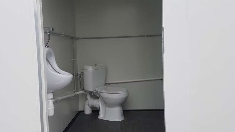 Remolque Sanitario con Doble Aseo – Image 5