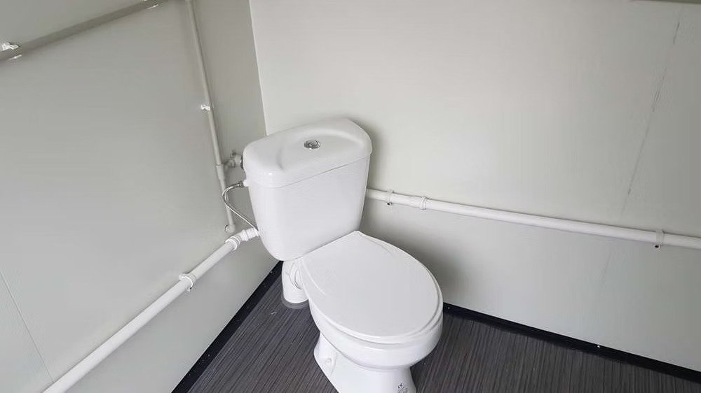 Remolque Sanitario con Doble Aseo – Image 6