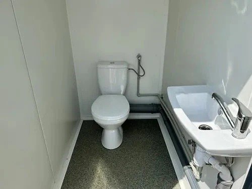 Contenedor Sanitario con 3 Cabinas – Image 8