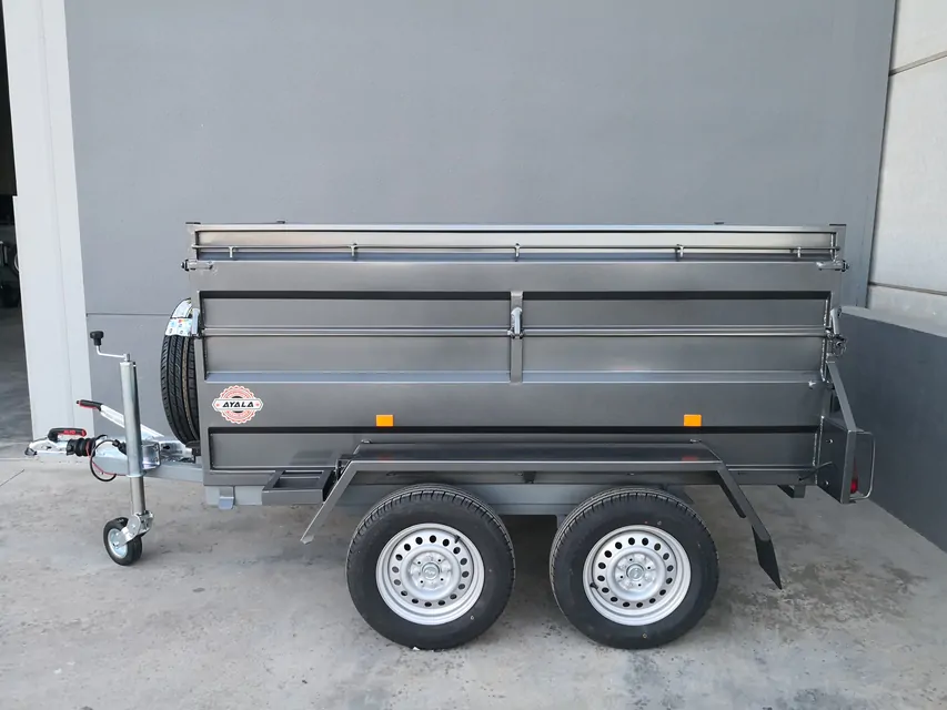 Remolque basculante hidráulico de 2 ejes con soporte lateral – Ruedas en el exterior – Image 4